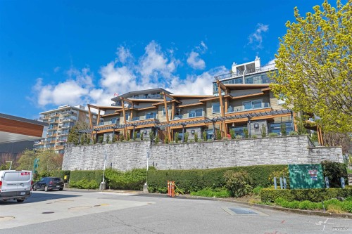 453 13Th Street, West Vancouver, BC - Outdoor With Facade