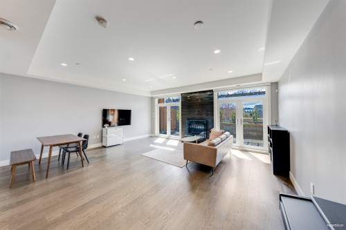 453 13Th Street, West Vancouver, BC - Indoor With Fireplace