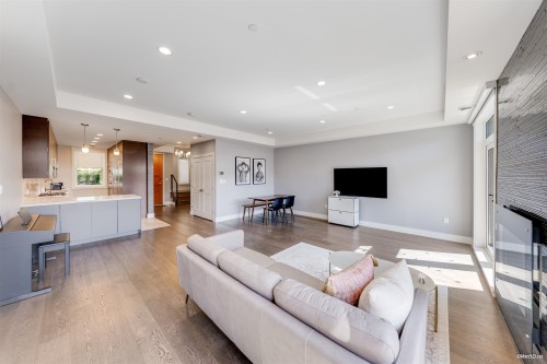 453 13Th Street, West Vancouver, BC - Indoor Photo Showing Living Room