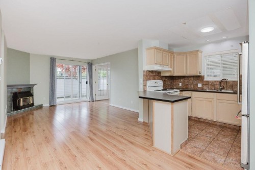 4-689 Park Road  Gibsons, BC V0N 1V7