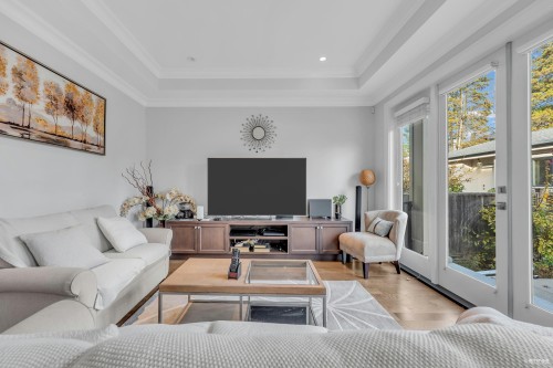 7458 Maple Street, Vancouver, BC 