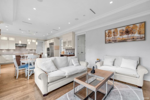 7458 Maple Street, Vancouver, BC 