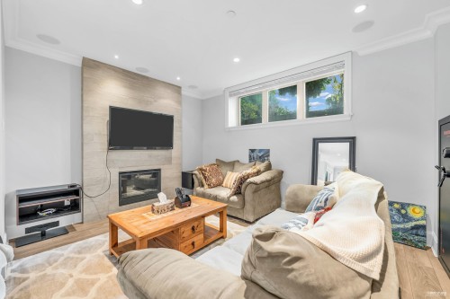 7458 Maple Street, Vancouver, BC 