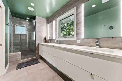 5566 Gallagher Place, West Vancouver, BC 