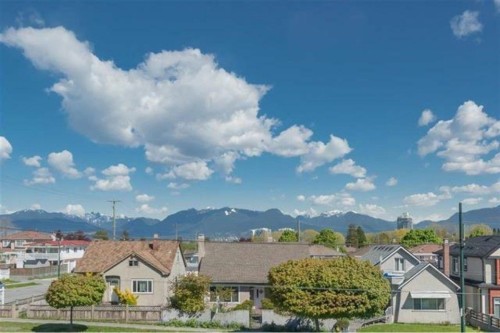 2208 41St Avenue E, Vancouver, BC 