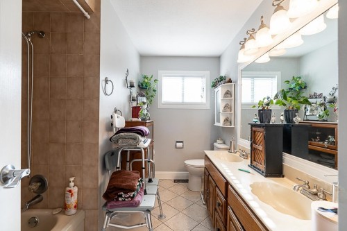 1868 Coquitlam Avenue, Port Coquitlam, BC 