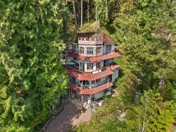 2755 Panorama Drive  North Vancouver, BC V7G 1V7