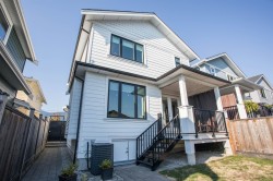 341 13th Street E North Vancouver, BC V7L 2L8