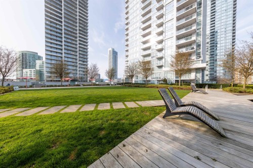 2110-4670 Assembly Way, Burnaby, BC 