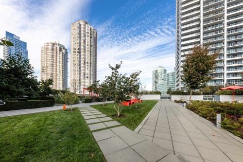 2110-4670 Assembly Way, Burnaby, BC 