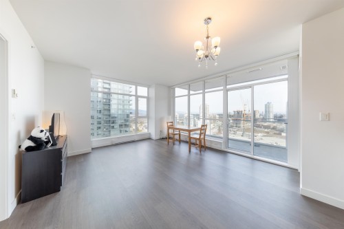 2110-4670 Assembly Way, Burnaby, BC 