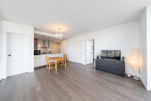 2110-4670 Assembly Way, Burnaby, BC 