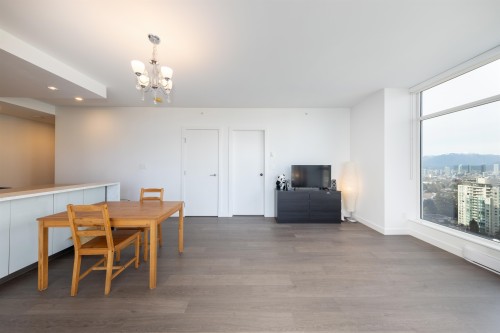 2110-4670 Assembly Way, Burnaby, BC 