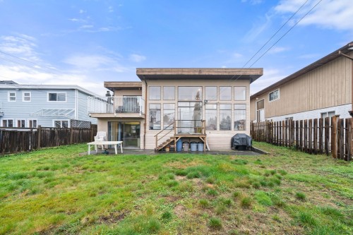 741 14Th Street E, North Vancouver, BC 