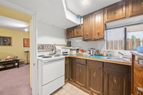 741 14Th Street E, North Vancouver, BC 