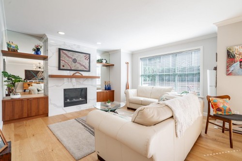 11-229 8th Street E North Vancouver, BC V7L 1Y9