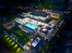 3980 Norwood Avenue  North Vancouver, BC V7N 3R3