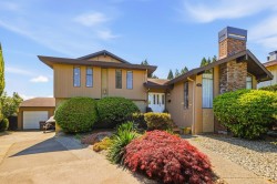 1390 Eastlawn Drive Burnaby, BC V5B 3H2