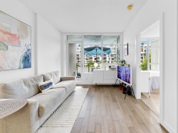 304-4963 Cambie Street  Vancouver, BC V5Z 0H5