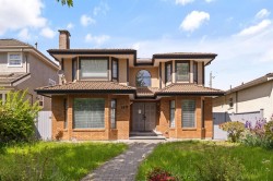 189 46th Avenue W Vancouver, BC V5Y 2X1
