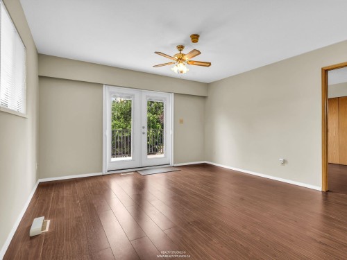 859 17Th Street E, North Vancouver, BC 