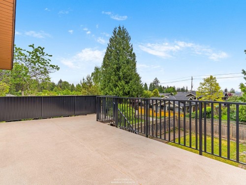 859 17Th Street E, North Vancouver, BC 