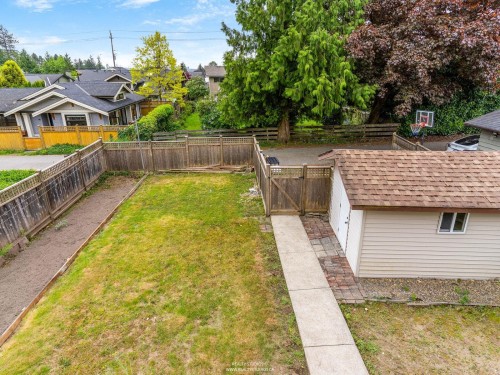 859 17Th Street E, North Vancouver, BC 