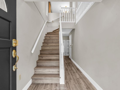 859 17Th Street E, North Vancouver, BC 