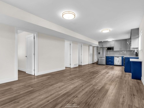 859 17Th Street E, North Vancouver, BC 