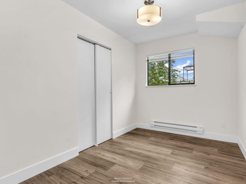 859 17Th Street E, North Vancouver, BC 
