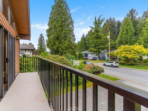 859 17Th Street E, North Vancouver, BC 