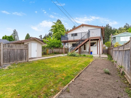 859 17Th Street E, North Vancouver, BC 
