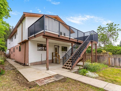 859 17Th Street E, North Vancouver, BC 