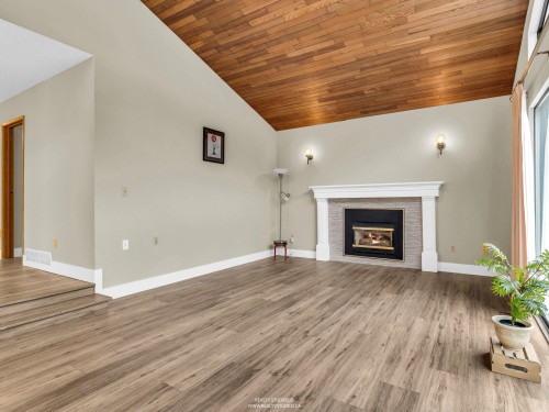 859 17Th Street E, North Vancouver, BC 