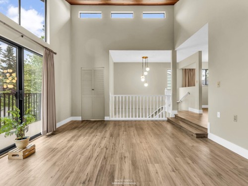 859 17Th Street E, North Vancouver, BC 