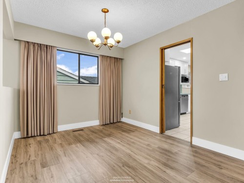 859 17Th Street E, North Vancouver, BC 