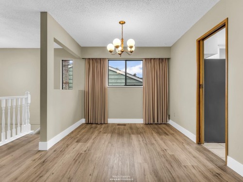 859 17Th Street E, North Vancouver, BC 