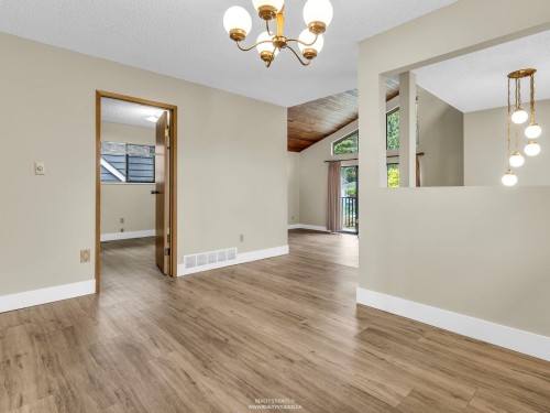 859 17Th Street E, North Vancouver, BC 