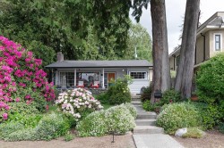 322 25th Street E North Vancouver, BC V7N 1A3