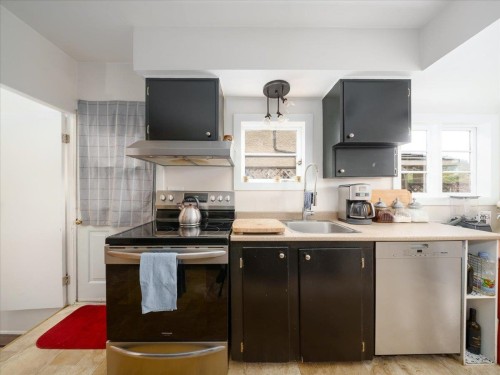322 25Th Street E, North Vancouver, BC 