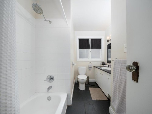 322 25Th Street E, North Vancouver, BC 
