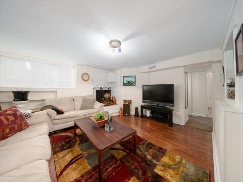 322 25Th Street E, North Vancouver, BC 