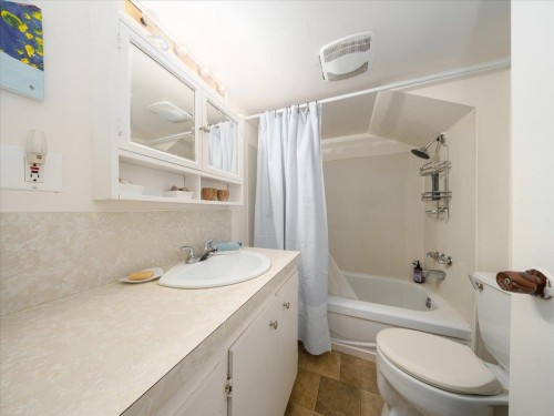 322 25Th Street E, North Vancouver, BC 