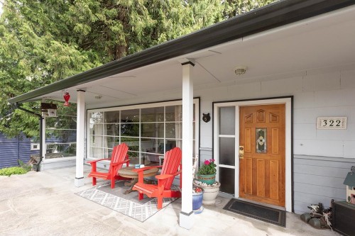322 25Th Street E, North Vancouver, BC 