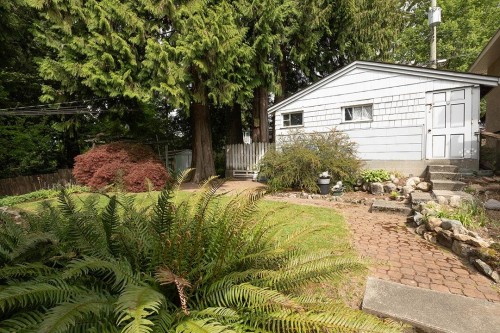 322 25Th Street E, North Vancouver, BC 