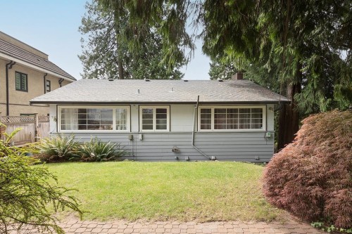 322 25Th Street E, North Vancouver, BC 