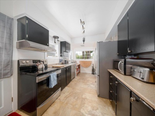 322 25Th Street E, North Vancouver, BC 