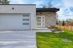 5410 Stellar Way Sechelt, BC V7Z 0M3