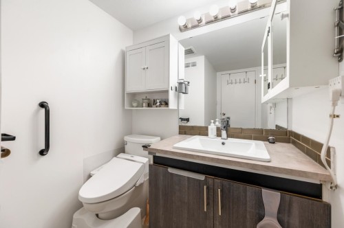 304-7100 Gilbert Road, Richmond, BC 