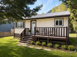 39721 Clark Road Squamish, BC V0N 1T0